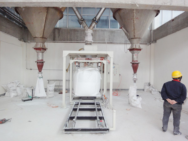 Automatic 200L plastic barrel filling line.jpg 200L drum filler