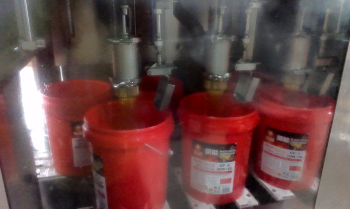 化工灌裝機,200L灌裝機,涂料油漆灌裝機,潤滑油灌裝機