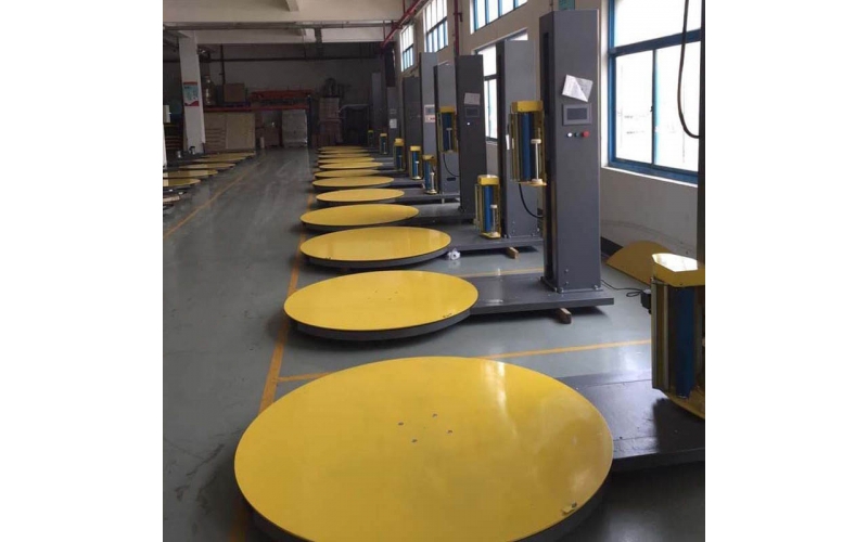Automatic pallet wrapping machine